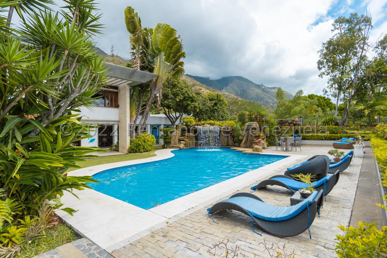 Spectacular Family House in El Marqués